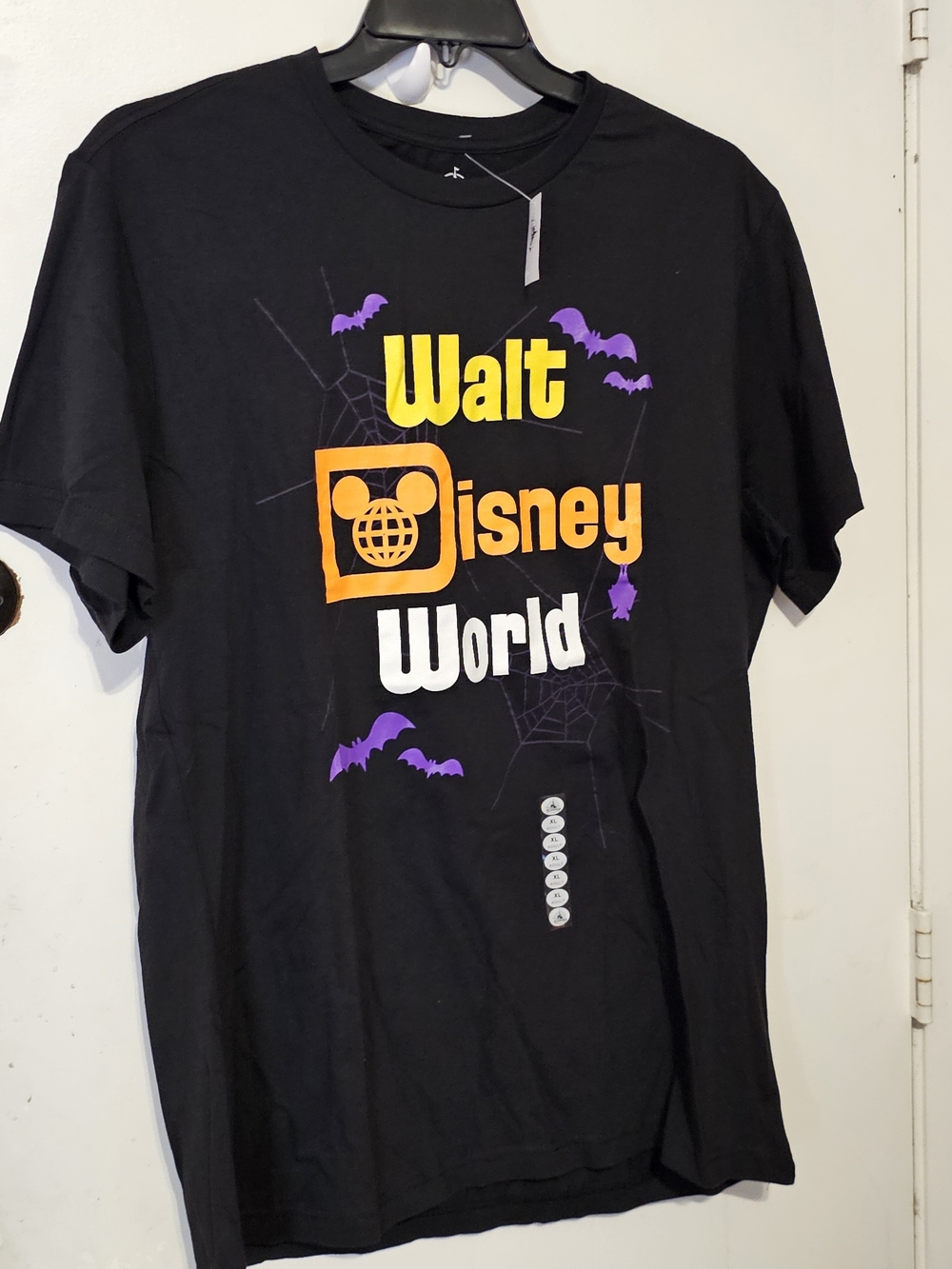 Walt Disney World Halloween Graphic Black Short Sleeve Unisex T-Shirt in XL